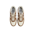 Tênis Air Force 1 '07 LV8 'Light British Tan'