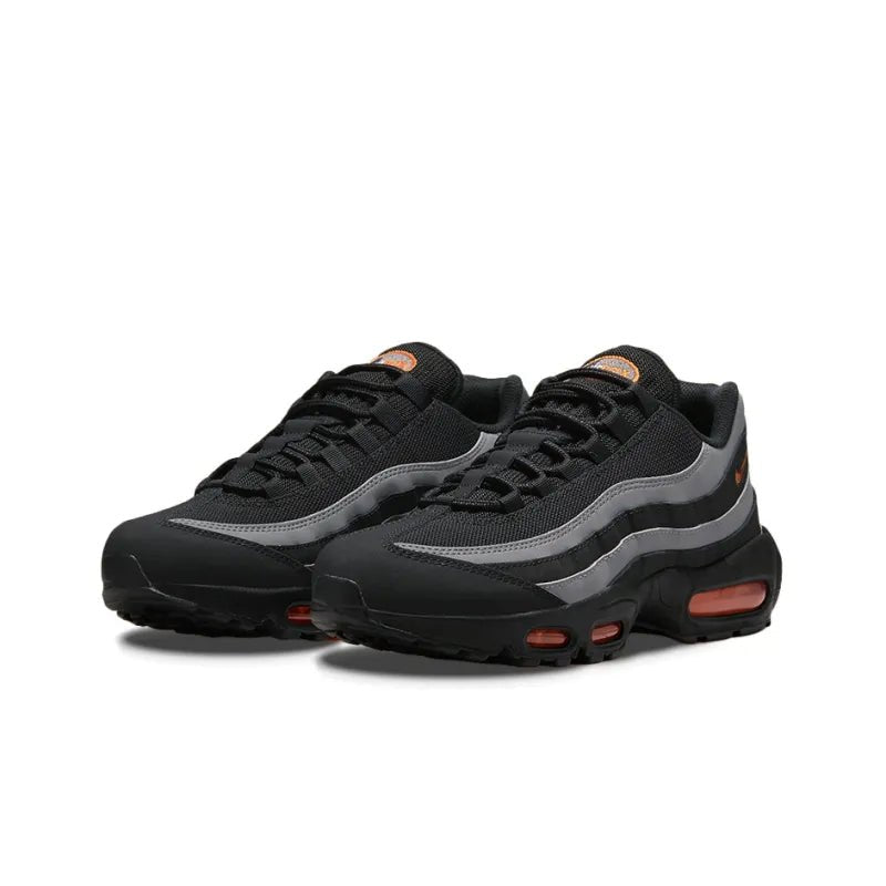 tênis preto cinza masculino, tênis urbano com detalhes laranja, tênis casual preto e cinza, tênis estiloso para o dia a dia, tênis confortável para passeio, tênis moderno masculino, tênis para looks casuais, tênis casual preto laranja, tênis esportivo casual, tênis versátil masculino