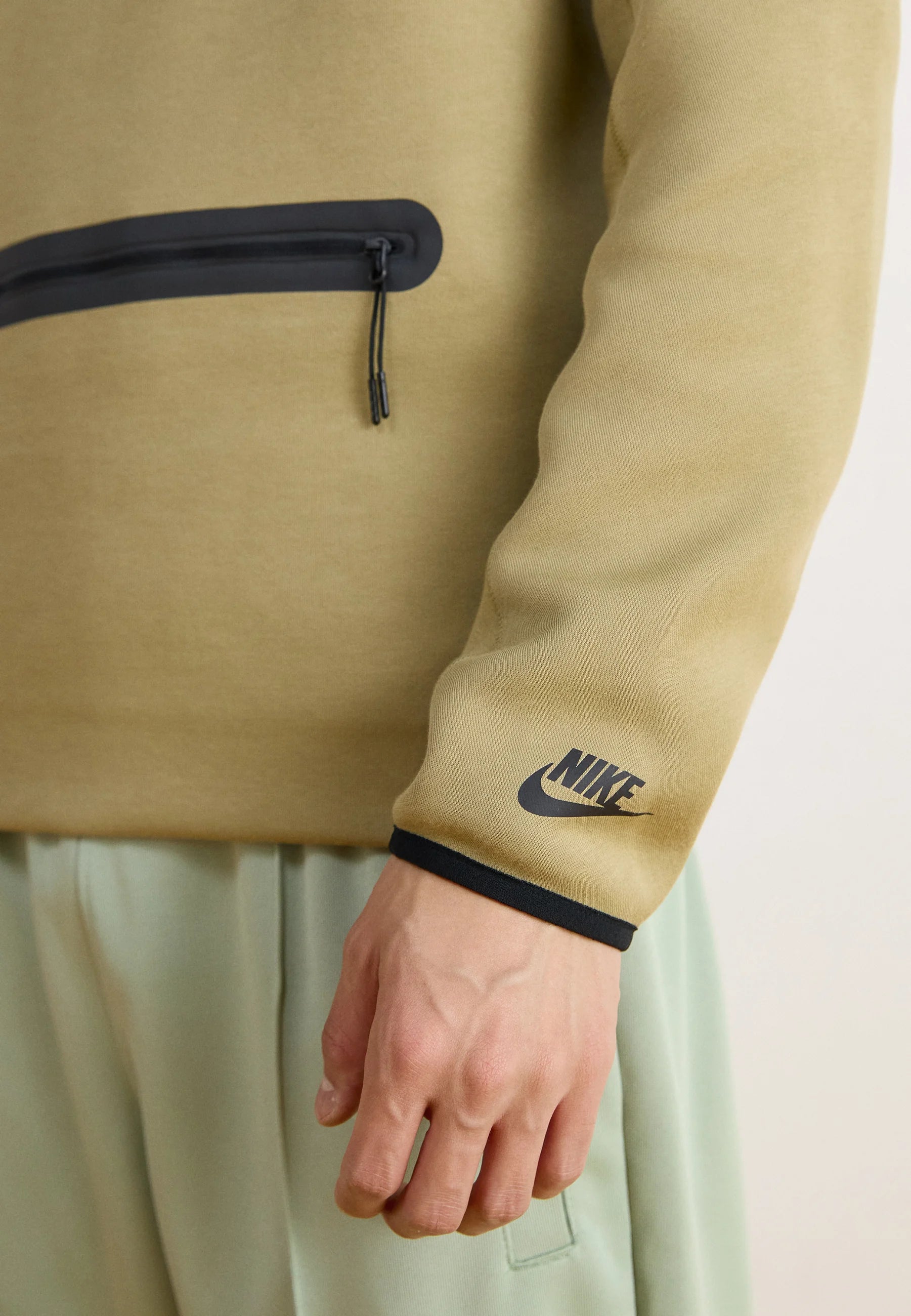 Jaqueta Nike Tech Fleece Sweatshirt - Verde oliva