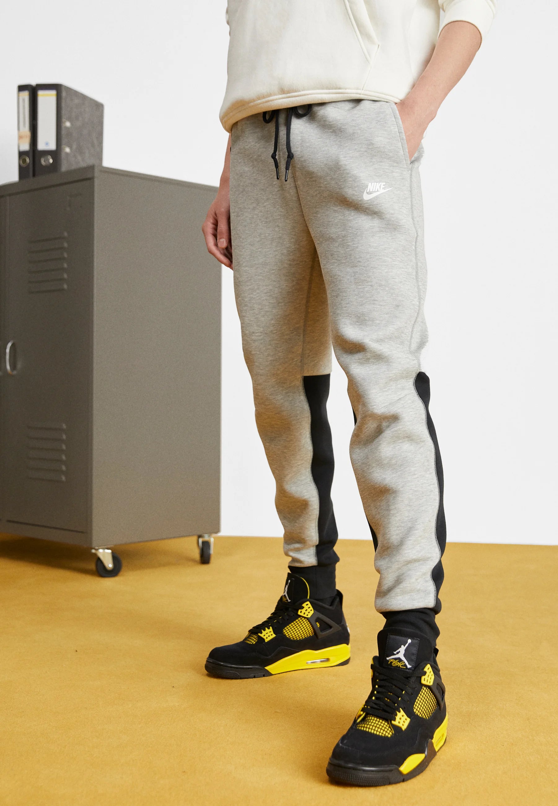 Calça Nike Tech Fleece Windrunner