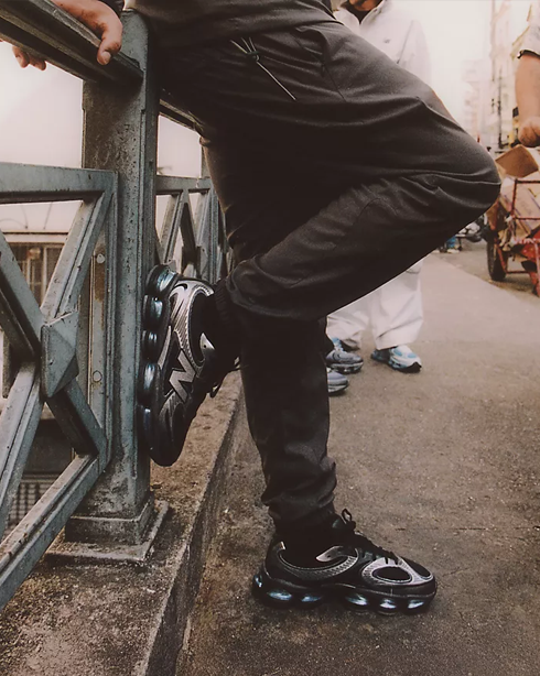 Tênis New Balance 2000 "Black & Dark Silver Metallic"