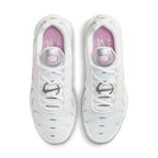tênis branco casual feminino, tênis branco com rosa, tênis confortável para o dia a dia, tênis casual branco leve, tênis para passeio feminino, tênis branco moderno, tênis feminino casual estiloso, tênis para looks casuais, tênis branco versátil, tênis branco macio
