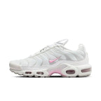 tênis branco casual feminino, tênis branco com rosa, tênis confortável para o dia a dia, tênis casual branco leve, tênis para passeio feminino, tênis branco moderno, tênis feminino casual estiloso, tênis para looks casuais, tênis branco versátil, tênis branco macio