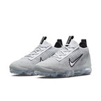 tênis branco masculino, tênis branco feminino, tênis para caminhada, tênis esportivo leve, tênis casual branco, tênis moderno, tênis urbano, tênis confortável, tênis respirável, tênis com solado transparente